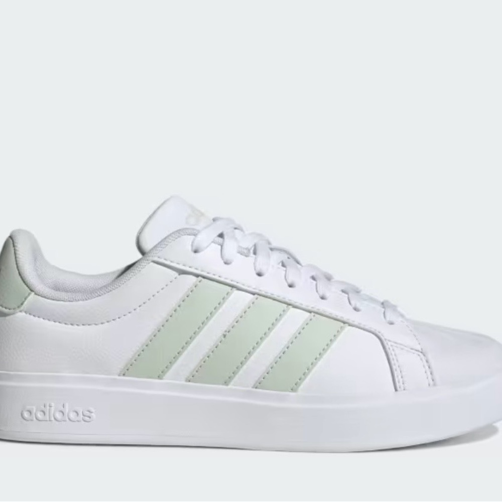 Women’s Adidas Streettalk 6.5. New in the box. White with green accent.